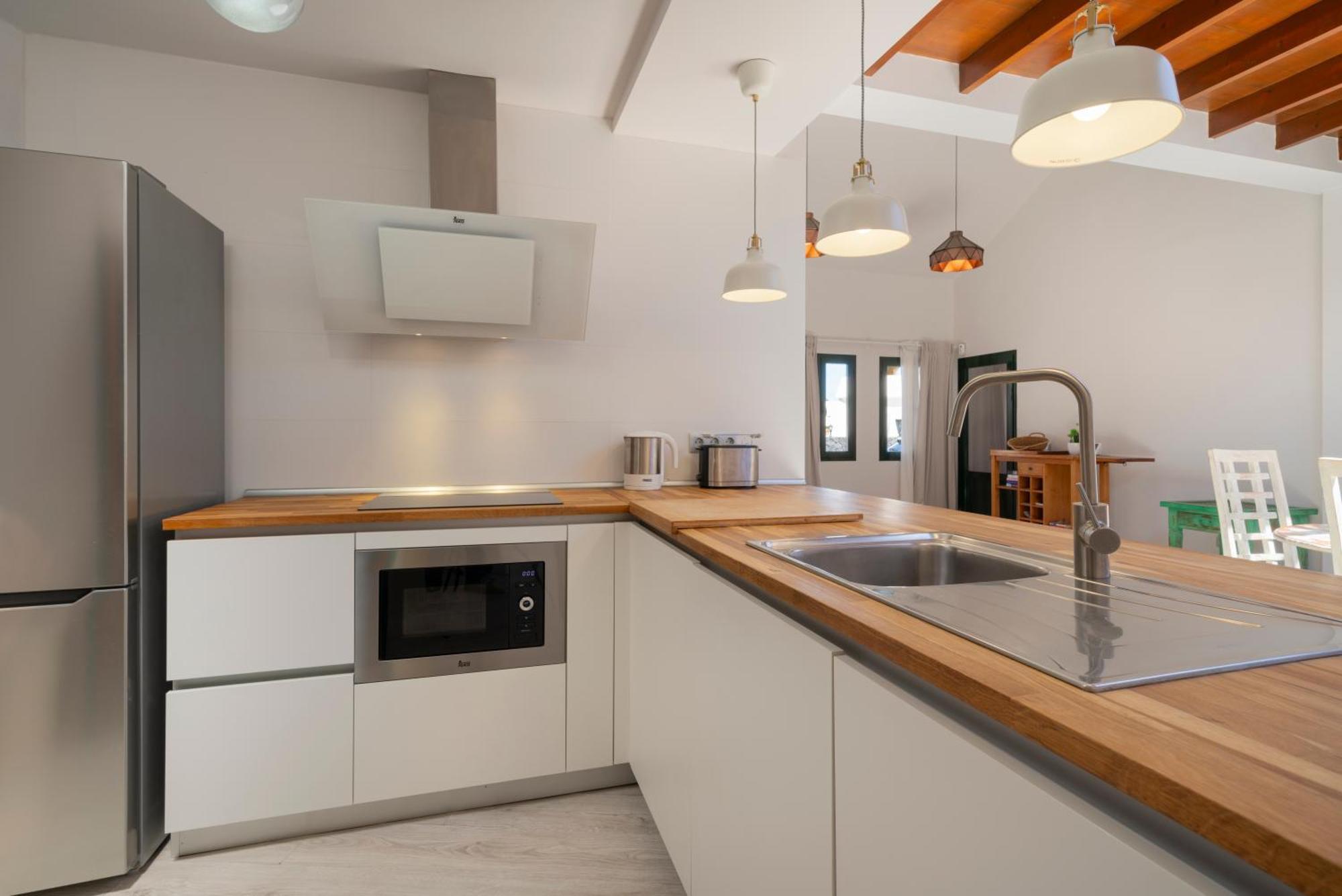הוילה קוסטה טגוויסה Lanzahost Casa Sunny Seafront מראה חיצוני תמונה